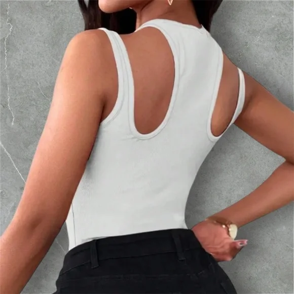 🥰 White Cross-Strap Women's Crop Top 🥰 - Picture 2 of 8